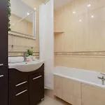 Family With Homely Atmosphere And Excellent For Remote Working By Renters