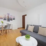 Apartman Family With Homely Atmosphere And Excellent For Remote Working By Renters Varsó