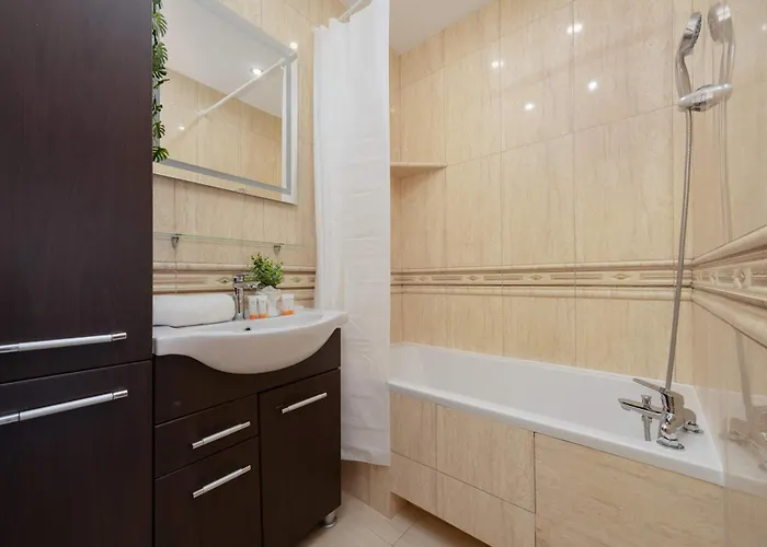 Family With Homely Atmosphere And Excellent For Remote Working By Renters