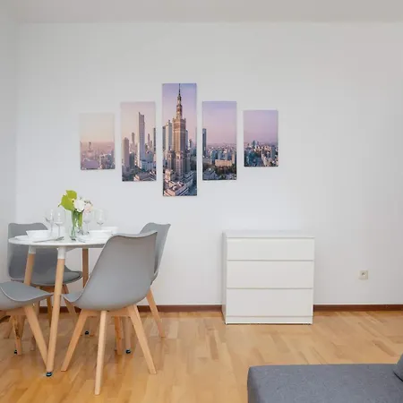 Family With Homely Atmosphere And Excellent For Remote Working By Renters * Warschau