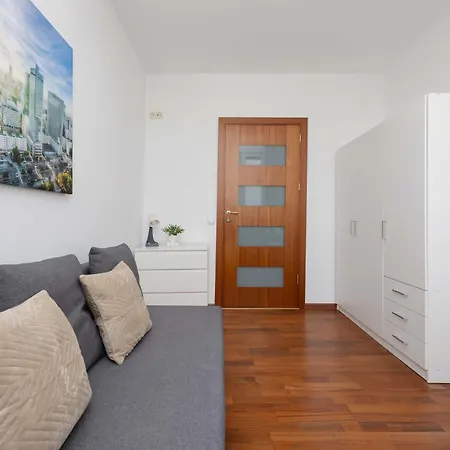 Family With Homely Atmosphere And Excellent For Remote Working By Renters Apartment Warschau