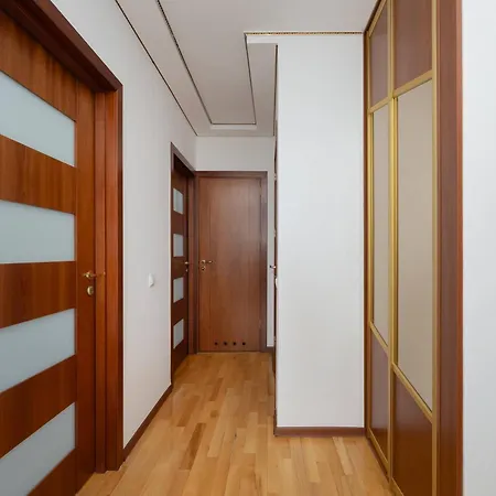 Family With Homely Atmosphere And Excellent For Remote Working By Renters Apartment