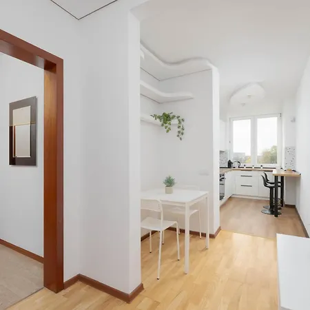 Apartment Family With Homely Atmosphere And Excellent For Remote Working By Renters Warschau