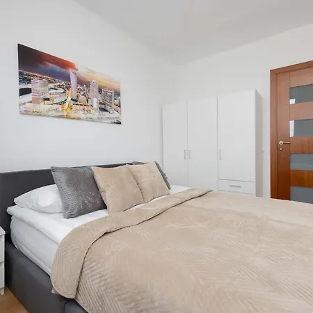 Family With Homely Atmosphere And Excellent For Remote Working By Renters