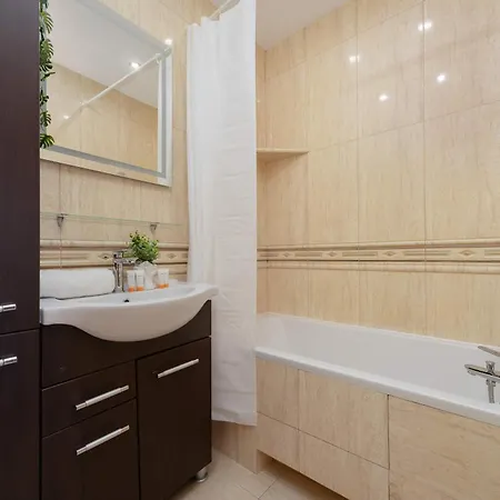 Family With Homely Atmosphere And Excellent For Remote Working By Renters