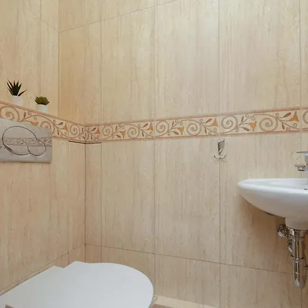 Family With Homely Atmosphere And Excellent For Remote Working By Renters *